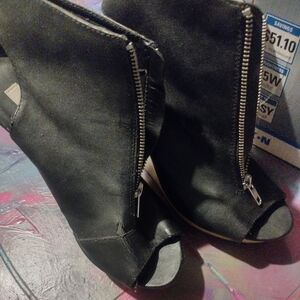 Vera Wang wedge shoes black tan bottom